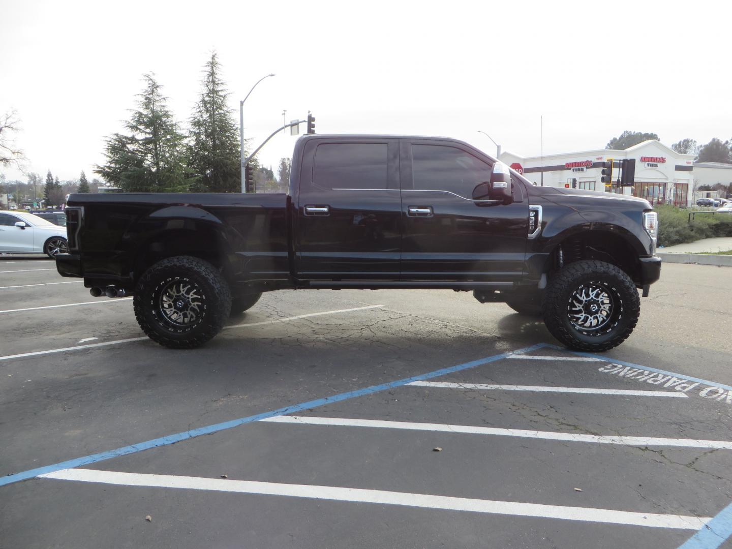 2021 BLACK /BLACK Ford F-350 SD Platinum Crew Cab Short Bed 4WD (1FT8W3BT4ME) with an 6.7L V8 OHV 16V DIESEL engine, located at 2630 Grass Valley Highway, Auburn, CA, 95603, (530) 508-5100, 38.937893, -121.095482 - Photo#3